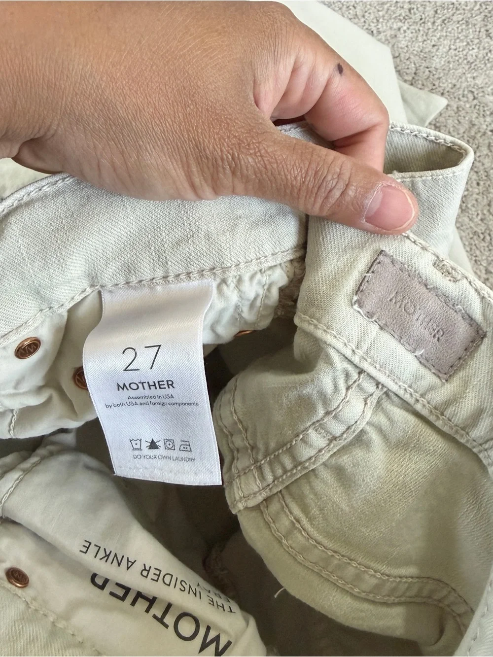 Mother Women’s The Insider Ankle Fray Pants in Chalk It Up Oxford Tan 27